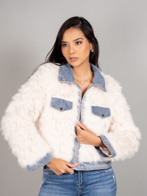 Chaqueta de pelos y jean