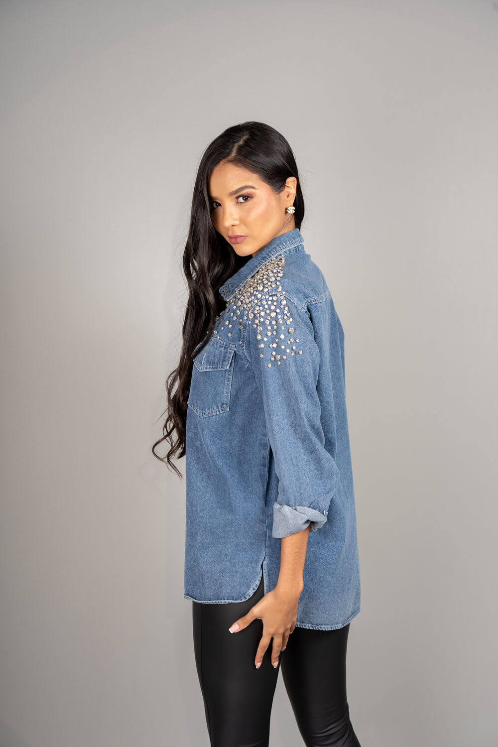sobrecamisa de jean con brillos