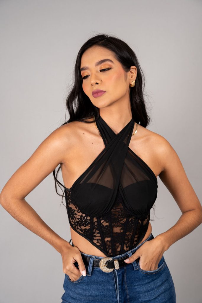 Crop top cuello halter cruzado