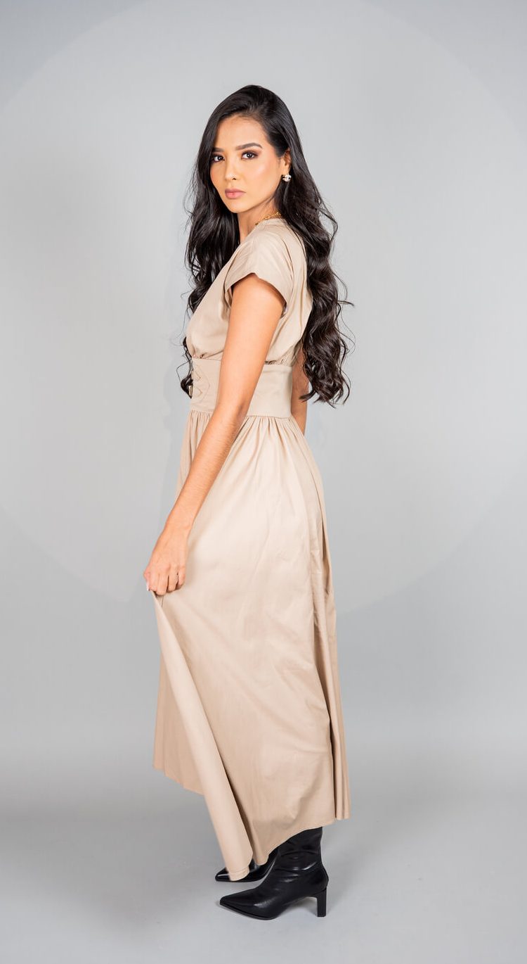 Vestido sin mangas con cinturilla - Espalda